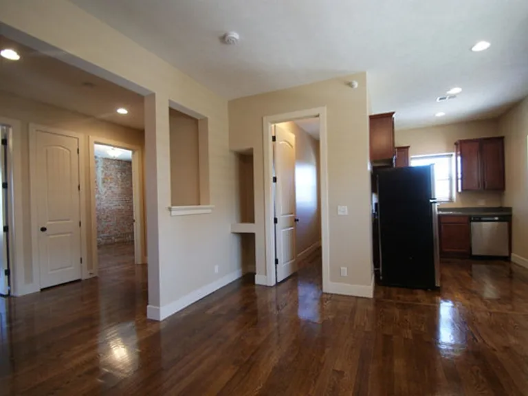 2934 Leavenworth St — Photo 38