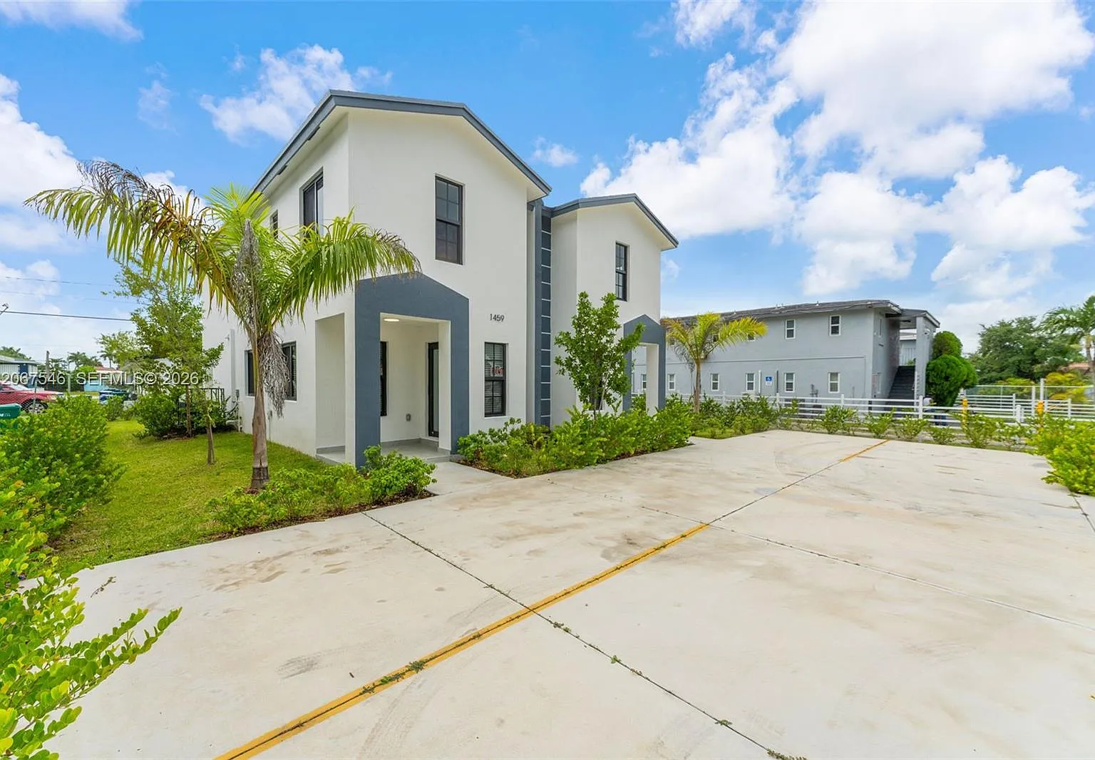 3 bed, 2.5 bath, 1200 sqft, $2,500 — Photo 1