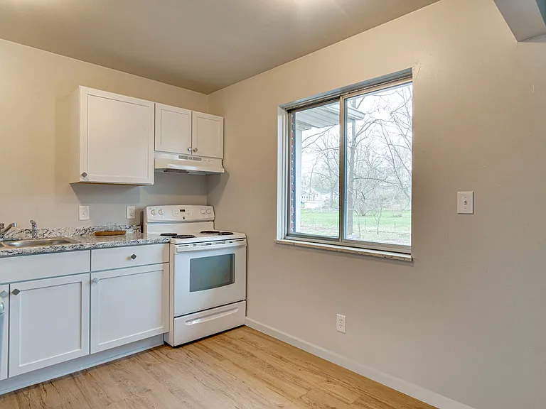 112 Hazelton Rd — Photo 4