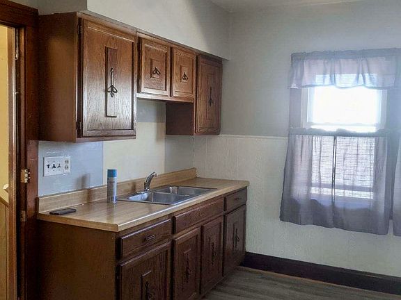4th image of 3911 Biddulph Ave Unit 2
