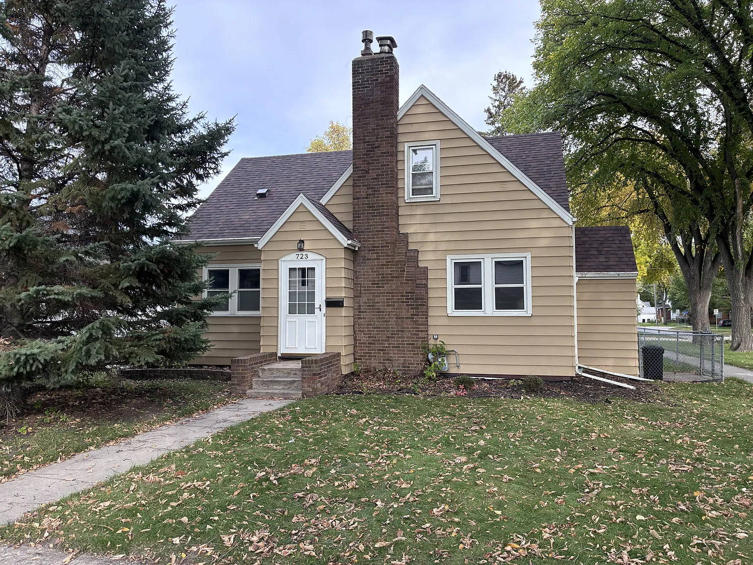 4 bed, 2259 sqft, $1,950 — Photo 2