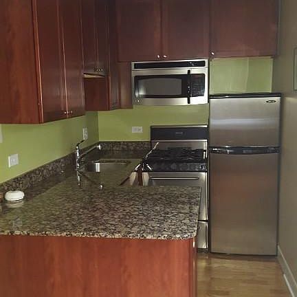 3rd image of 625 W Wrightwood Ave #Fl5