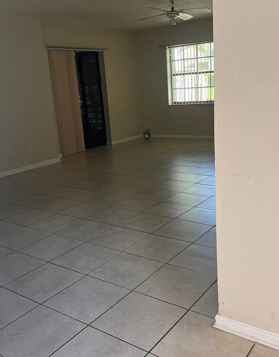 3 bed, 2.0 bath, 1195 sqft, $2,200 — Photo 2