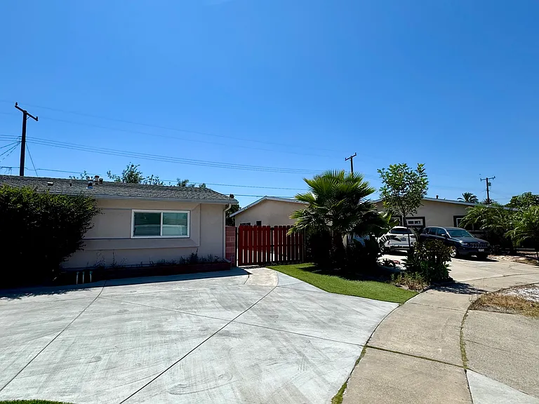 731 N Rose St #B — Photo 13
