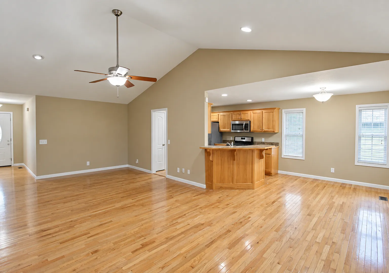 3-Bedroom Home with Vaulted Ceilings, Fenced Backyard and Garage — Photo 4