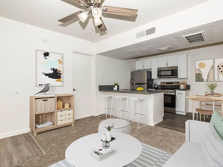 Garden Plaza Apartments — Photo 46