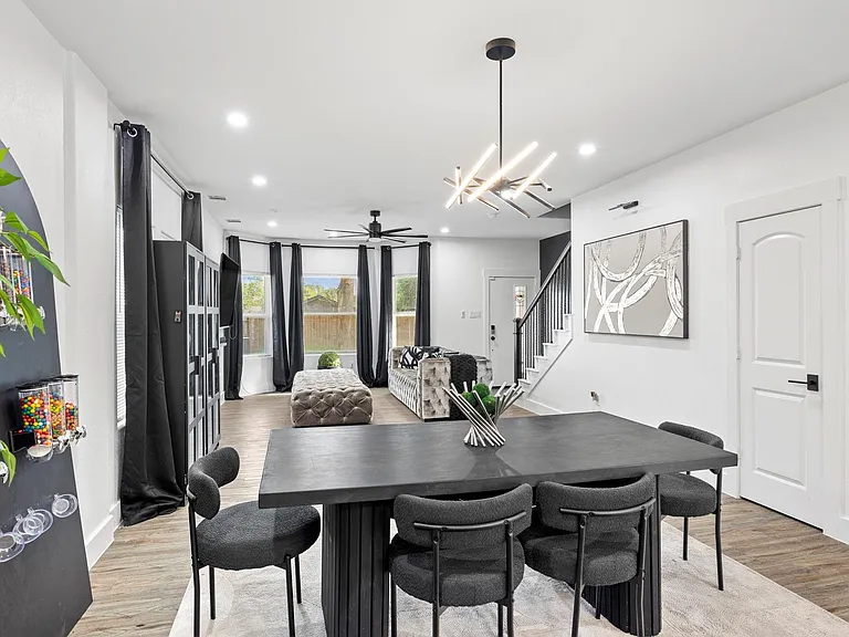 1621 Wellington St #B — Photo 3