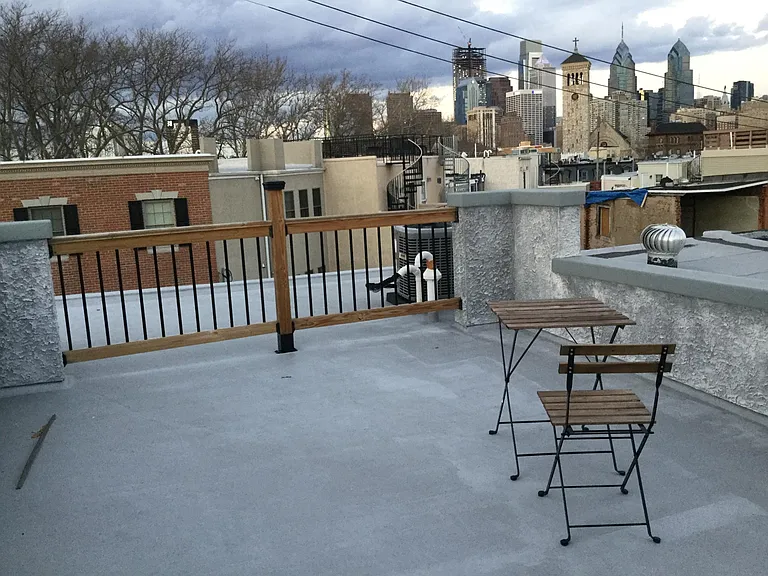 2418A Catharine St — Photo 16