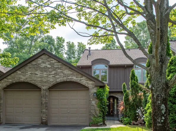 30920 River Crossing St, Franklin, MI 48025