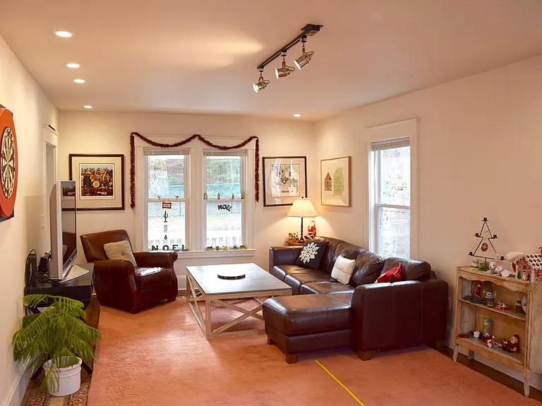112 Laurel St — Photo 5
