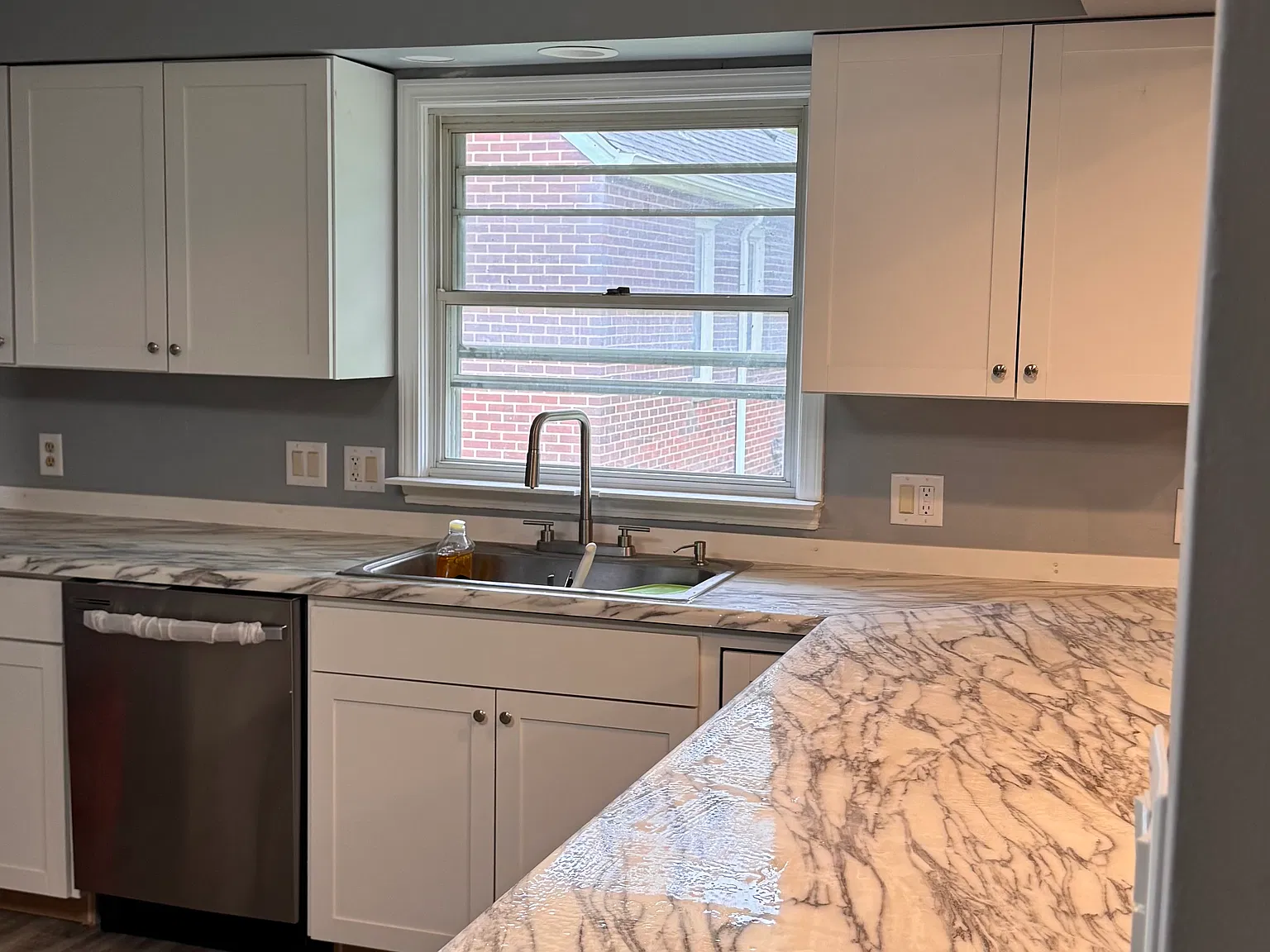 4 bed, 2100 sqft, $3,200 — Photo 2