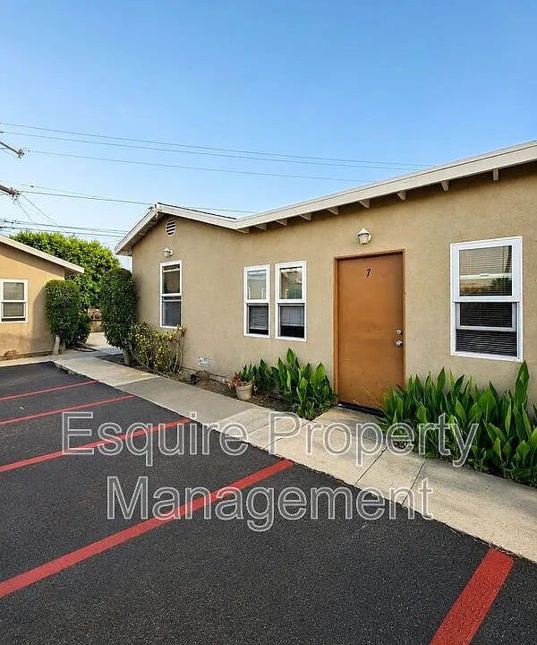 1263 S Oxnard Blvd #7