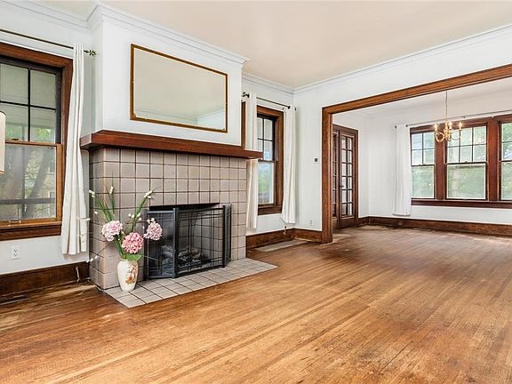 4th image of 1338 Wheeling Ave