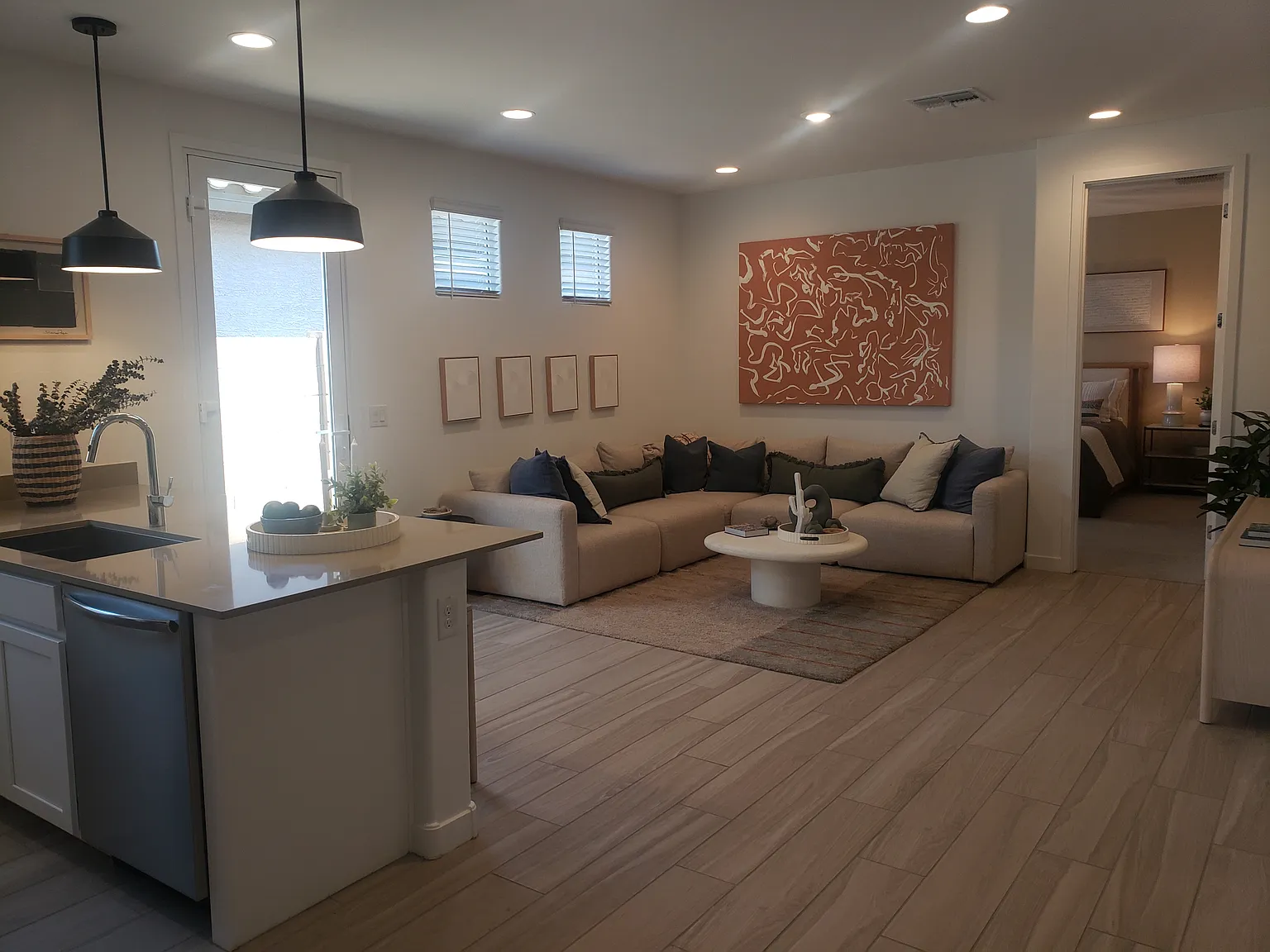 4 bed, 2524 sqft, $2,950 — Photo 4