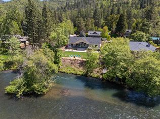 1060 Anglers Pl, Shady Cove, OR