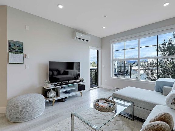 4th image of 11893 227th St #309