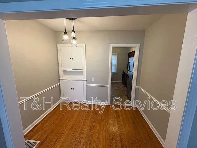 5302 E Saint Joseph St — Photo 7