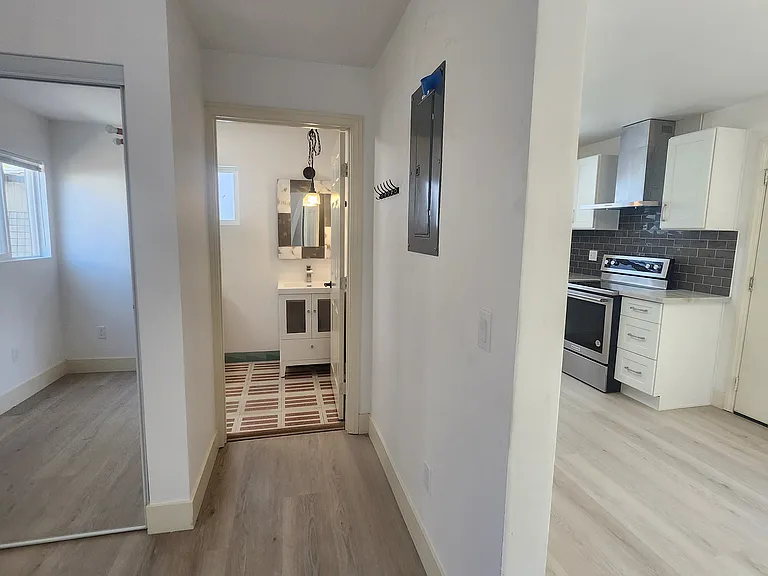 1111 S Rimpau Blvd — Photo 12