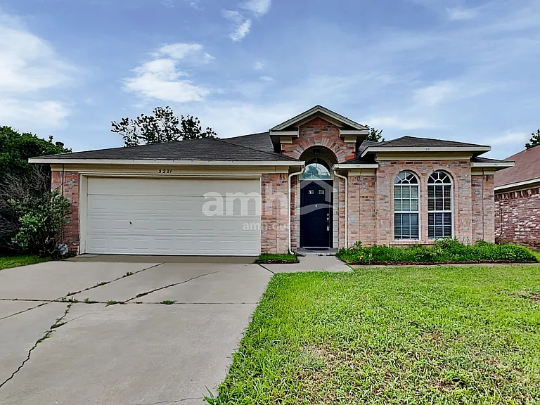 5221 Vista Verde Dr — Photo 1