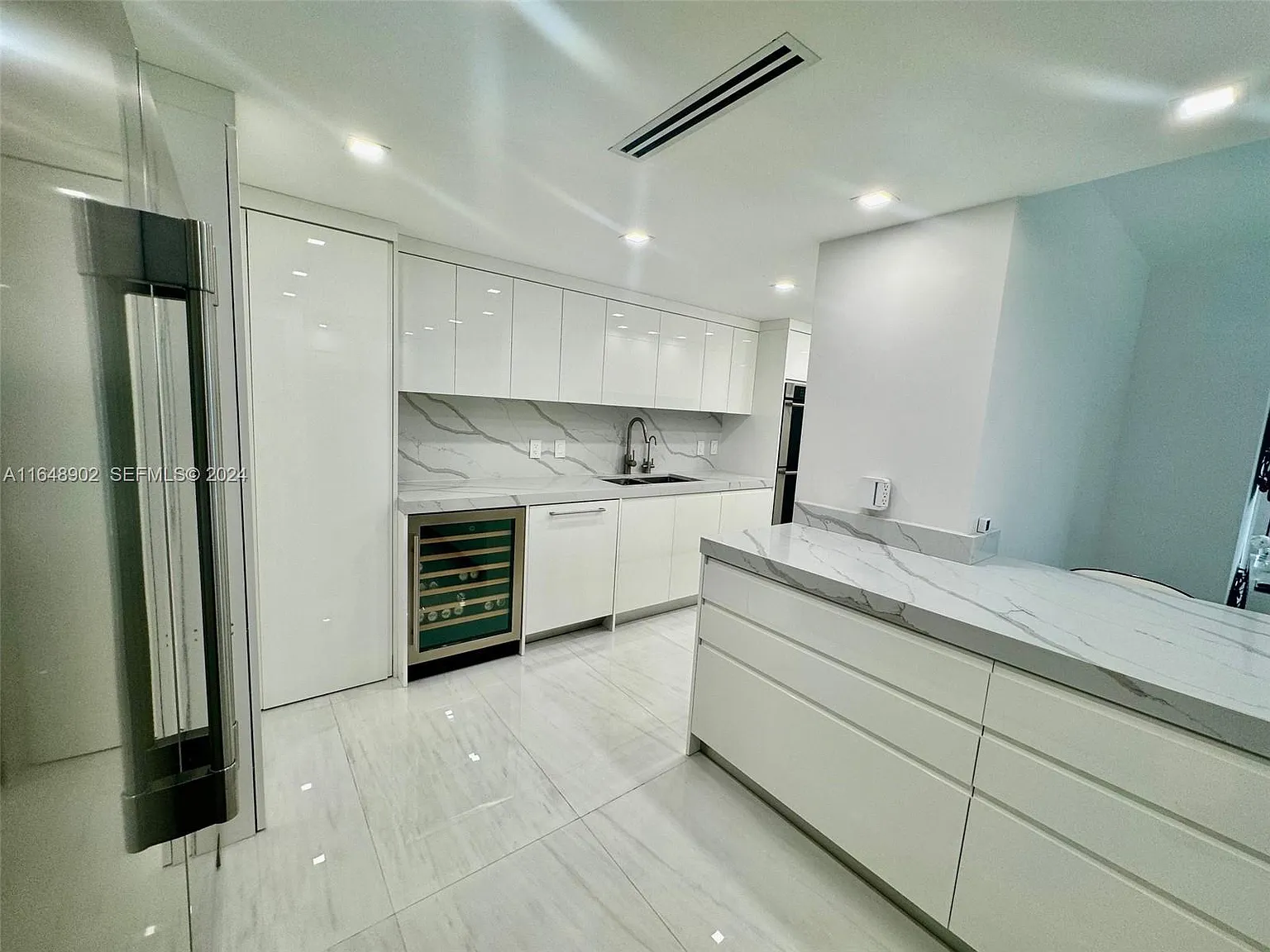 Balmoral Condo — Photo 2