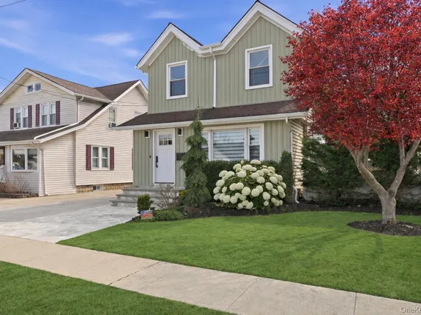 98 Vincent Place, Lynbrook, NY 11563