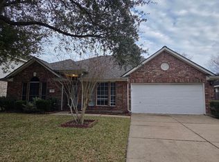 1027 S Wellsford Dr, Pearland, TX 77584