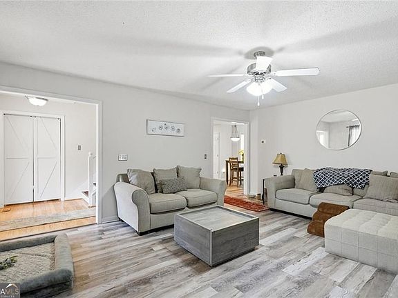4th image of 363 Barrington Dr