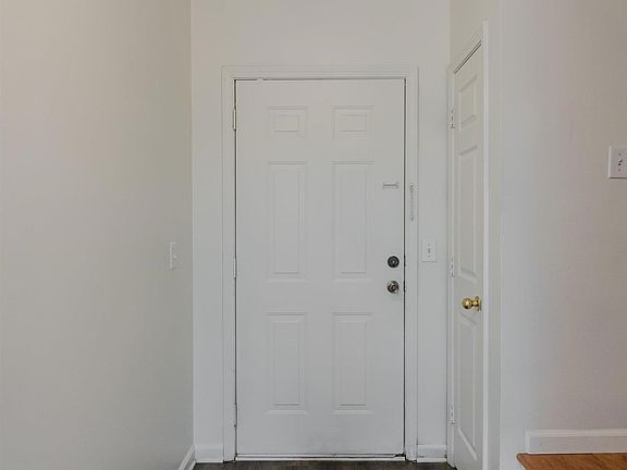 5th image of 121 Sommersby Cir