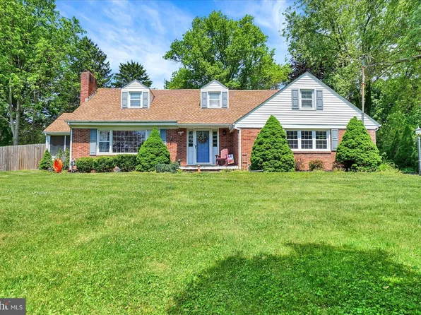 29 Maple Rd, York, PA 17403