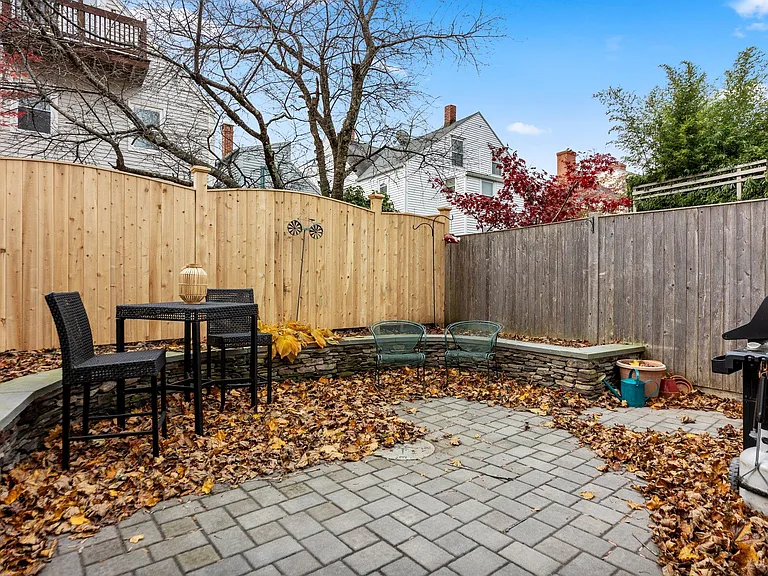 26 Beck St — Photo 32