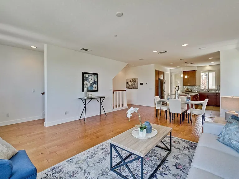 1056 Duane Ct — Photo 7