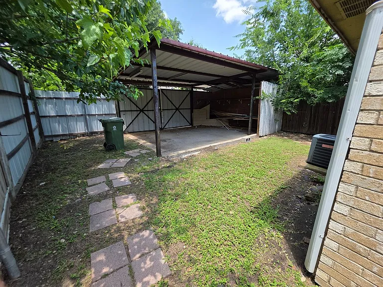 2419 E Timberview Ln — Photo 3