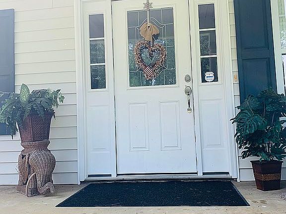 3rd image of 165 Lotus Ln