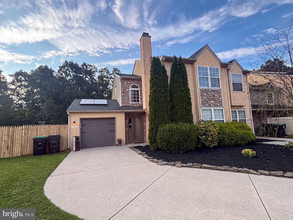 1st image of 144 Lakeside Dr