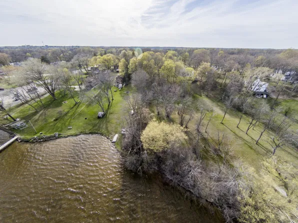 7031 W Wind Lake Rd, Wind Lake, WI 53185