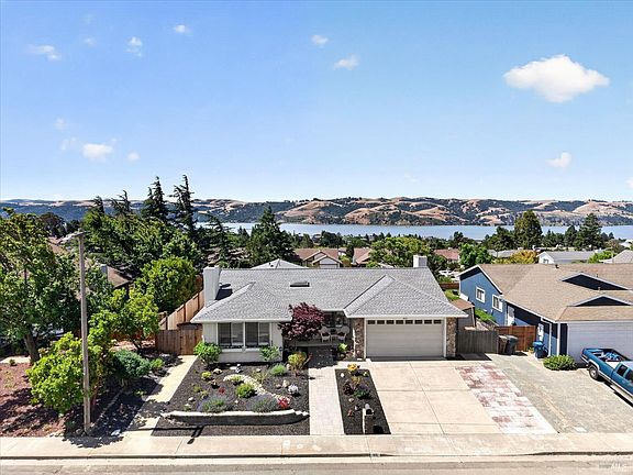 2nd image of 412 Canyon Court