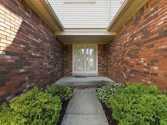 5th image of 42228 Fulton Ct