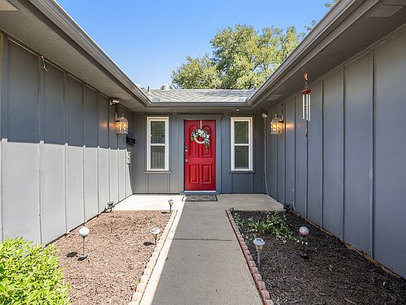 5th image of 4825 Barnett St