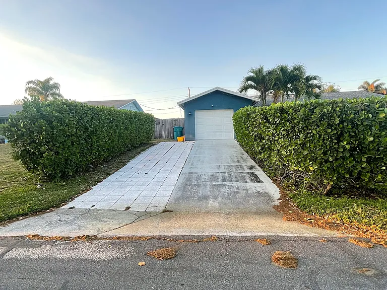 Big wide driveway