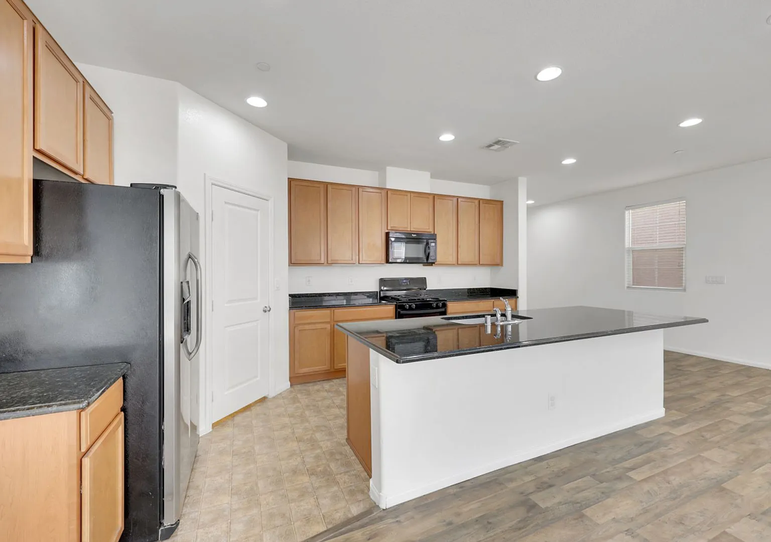 5 Bedroom in Henderson — Photo 3
