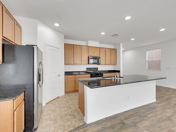 3rd image of 935 Spiracle Ave