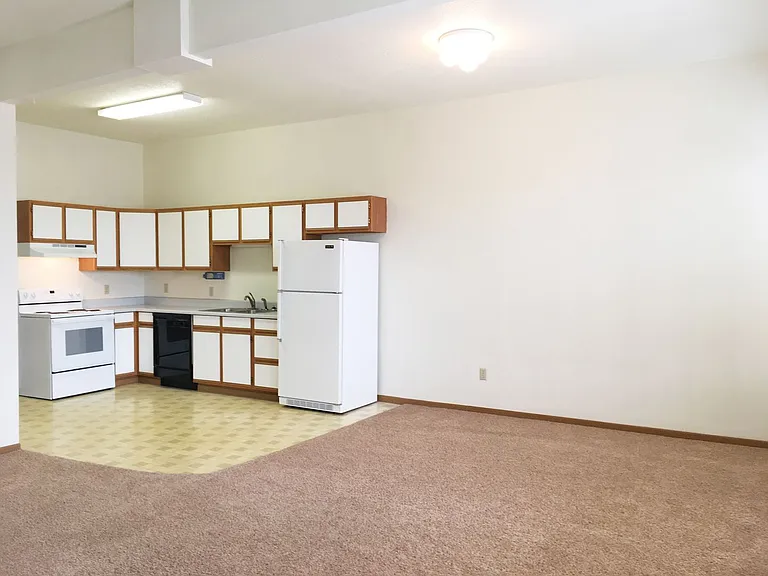 6 North Main Street - Downtown apartments on second floor above commercial spaces. — Photo 15