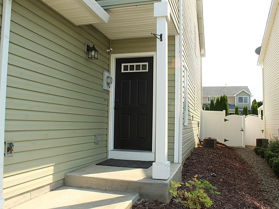 3rd image of 7421 NE 62nd St