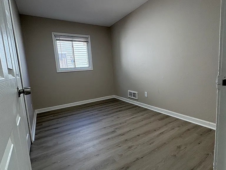 26437 Lehigh St — Photo 17