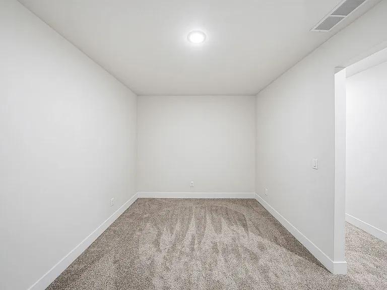 445 E River Ln — Photo 43