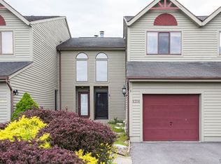 8206 Honeysuckle Dr, Liverpool, NY 13090
