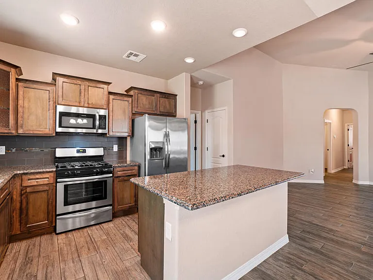 852 Lemington St — Photo 10