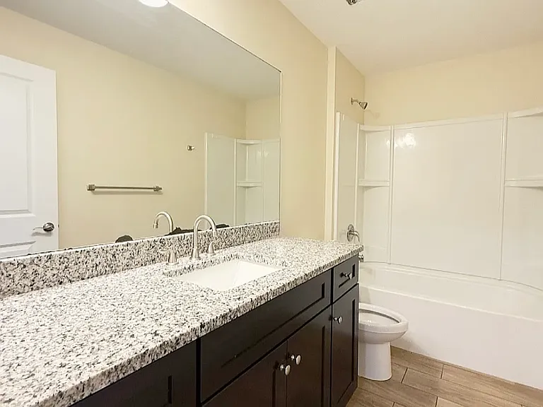 2932 Gillespie Ave — Photo 4
