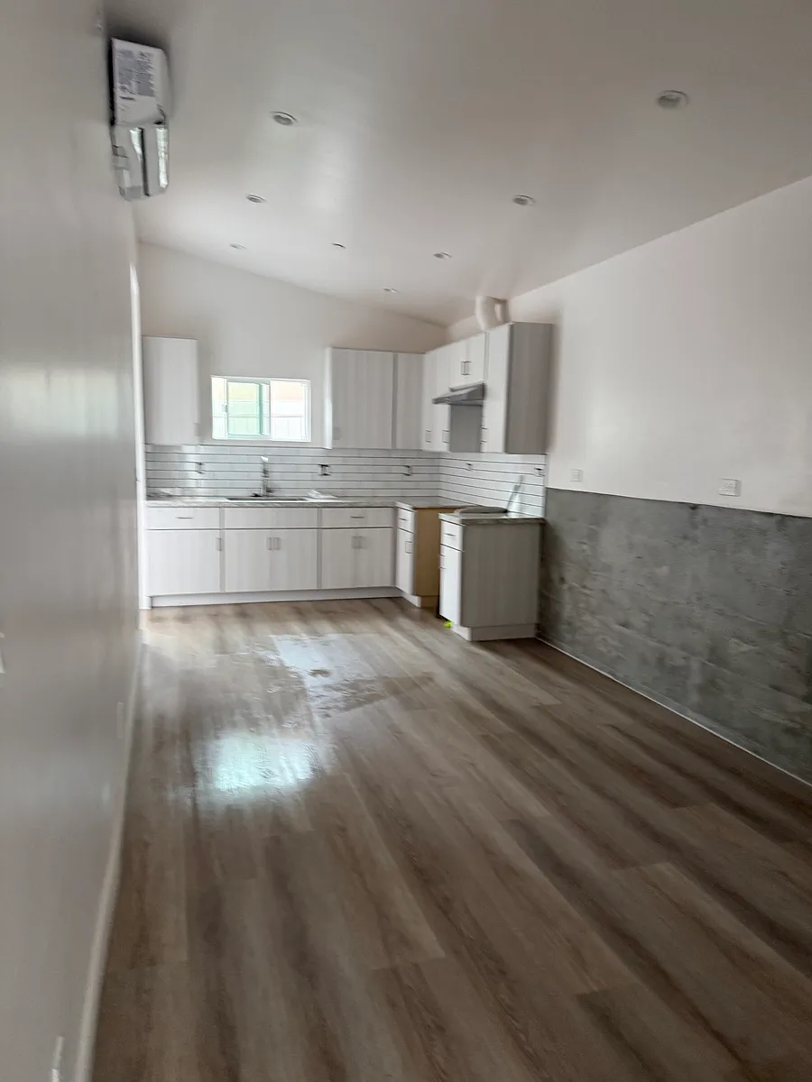 Building Photo - 3059 Sycamore Ave #A