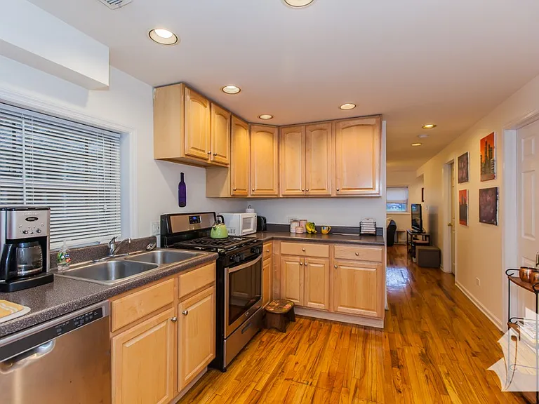 1433 W Oakdale Ave #G — Photo 6